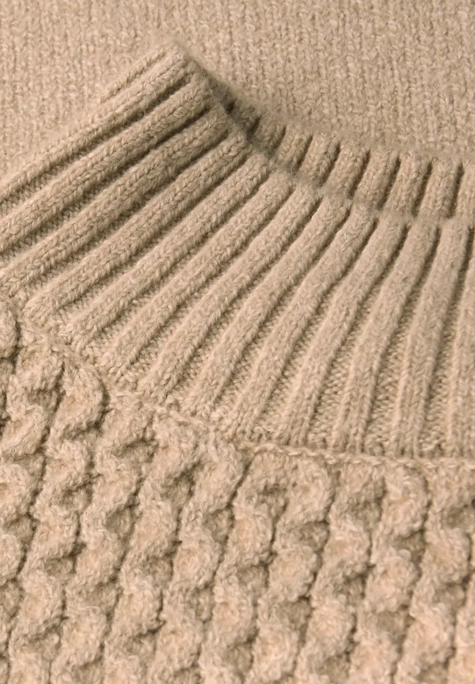 Pullover mit Zopfmuster