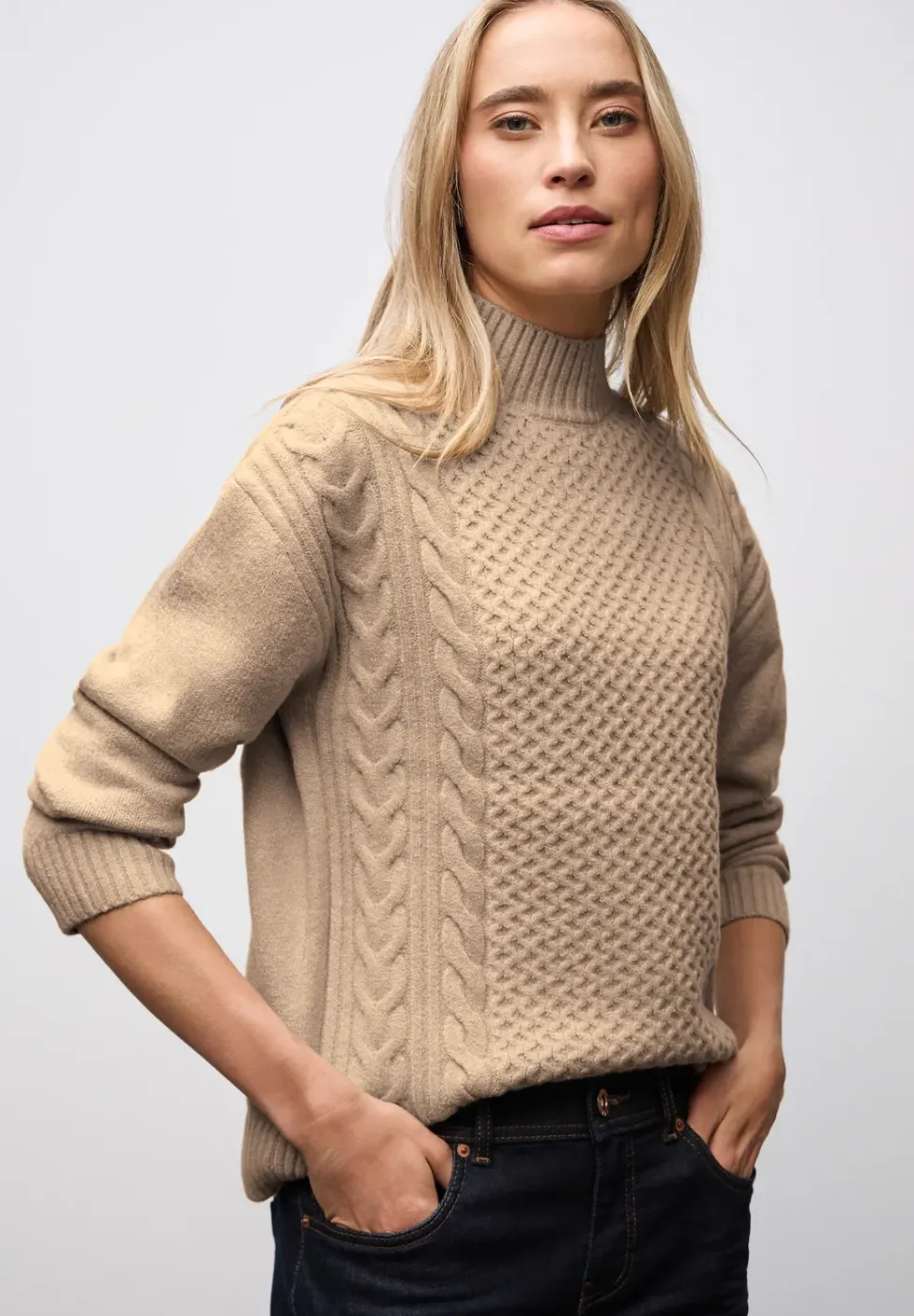 Pullover mit Zopfmuster