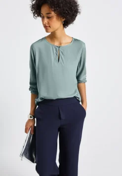 Rundhalsbluse mit Cut-Out