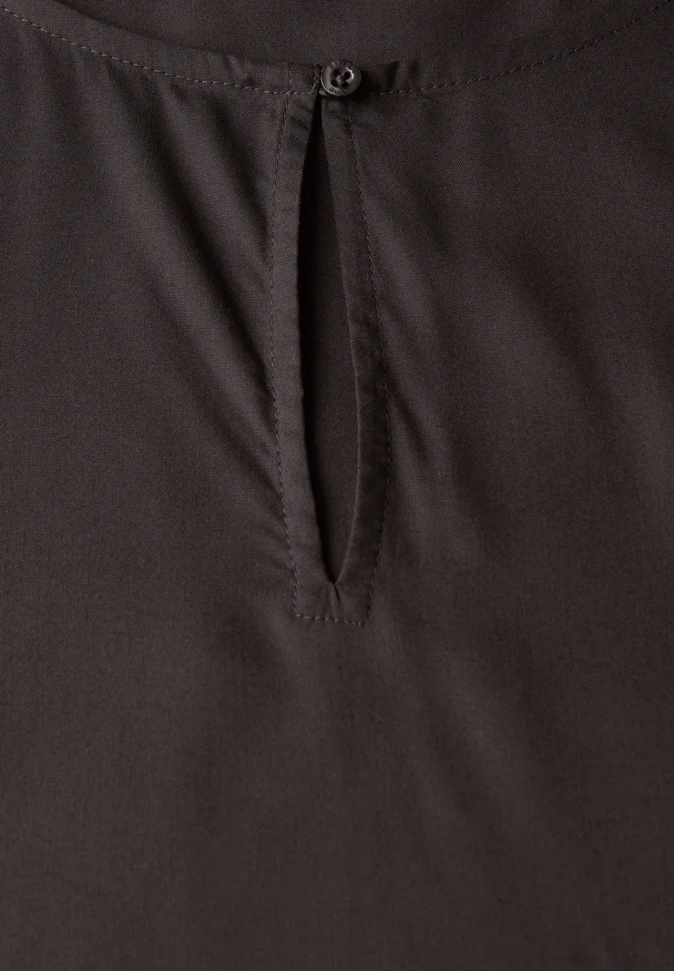 Rundhalsbluse mit Cut-Out