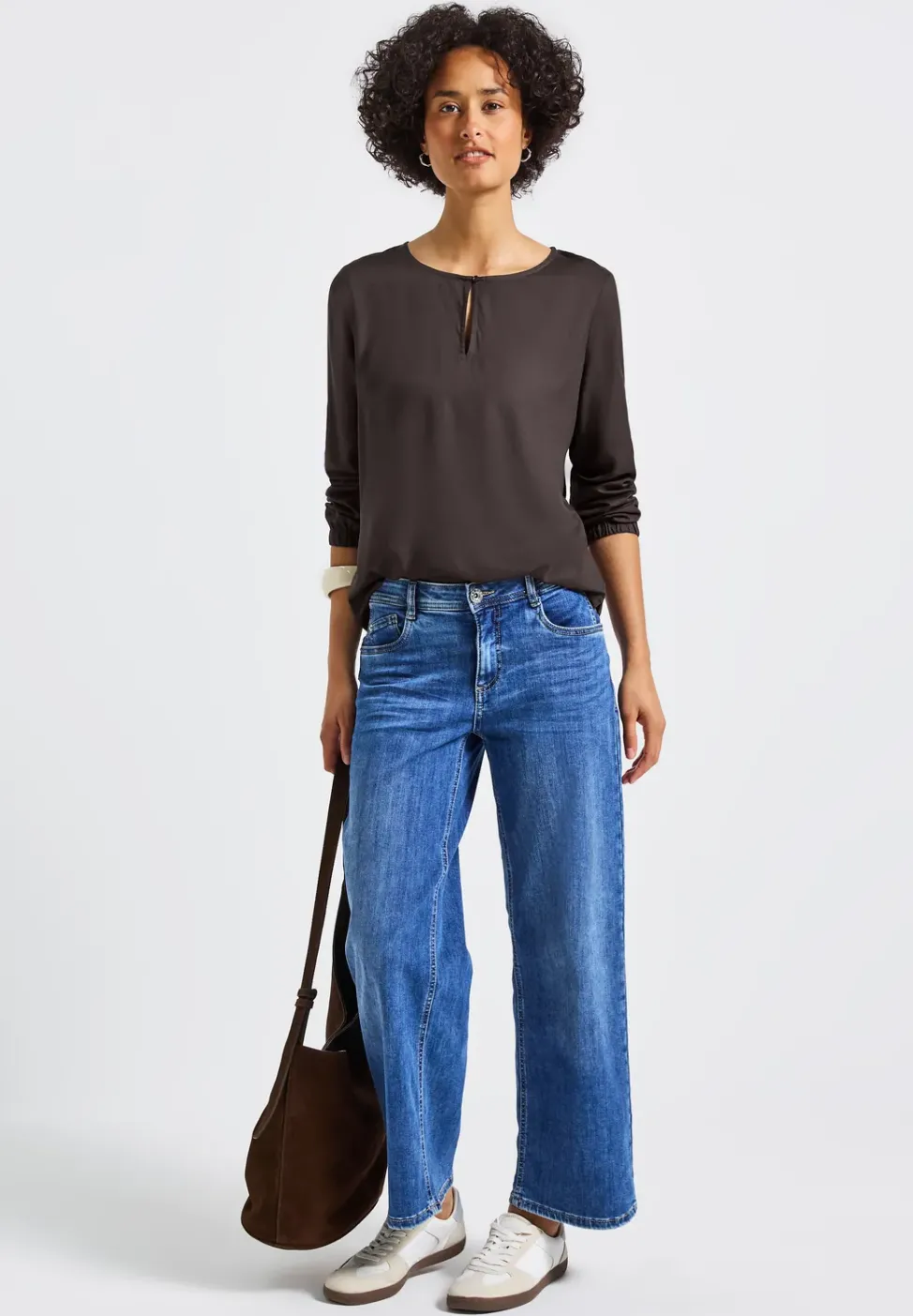 Rundhalsbluse mit Cut-Out