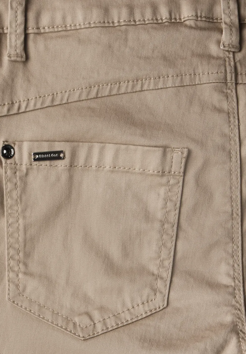 Satin Bermuda mit Zipper