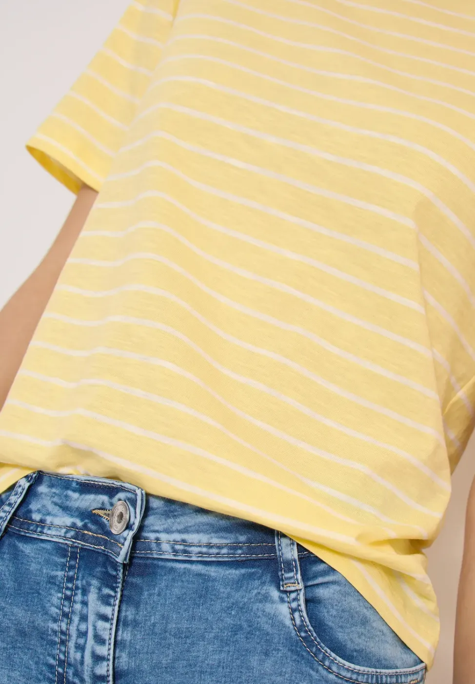 Shirt mit U-Boot-Ausschnitt und Streifen