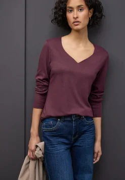 Shirt mit Herzausschnitt