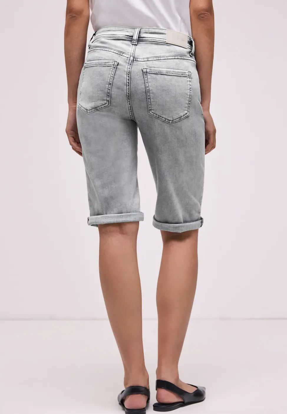 Slim Leg Bermuda mit Turn-Up-Detail