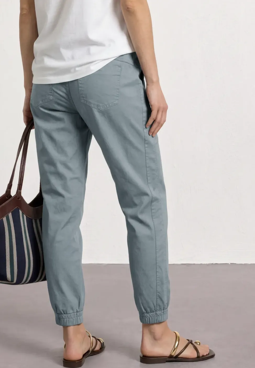Slim Leg Hose in leichter Qualität