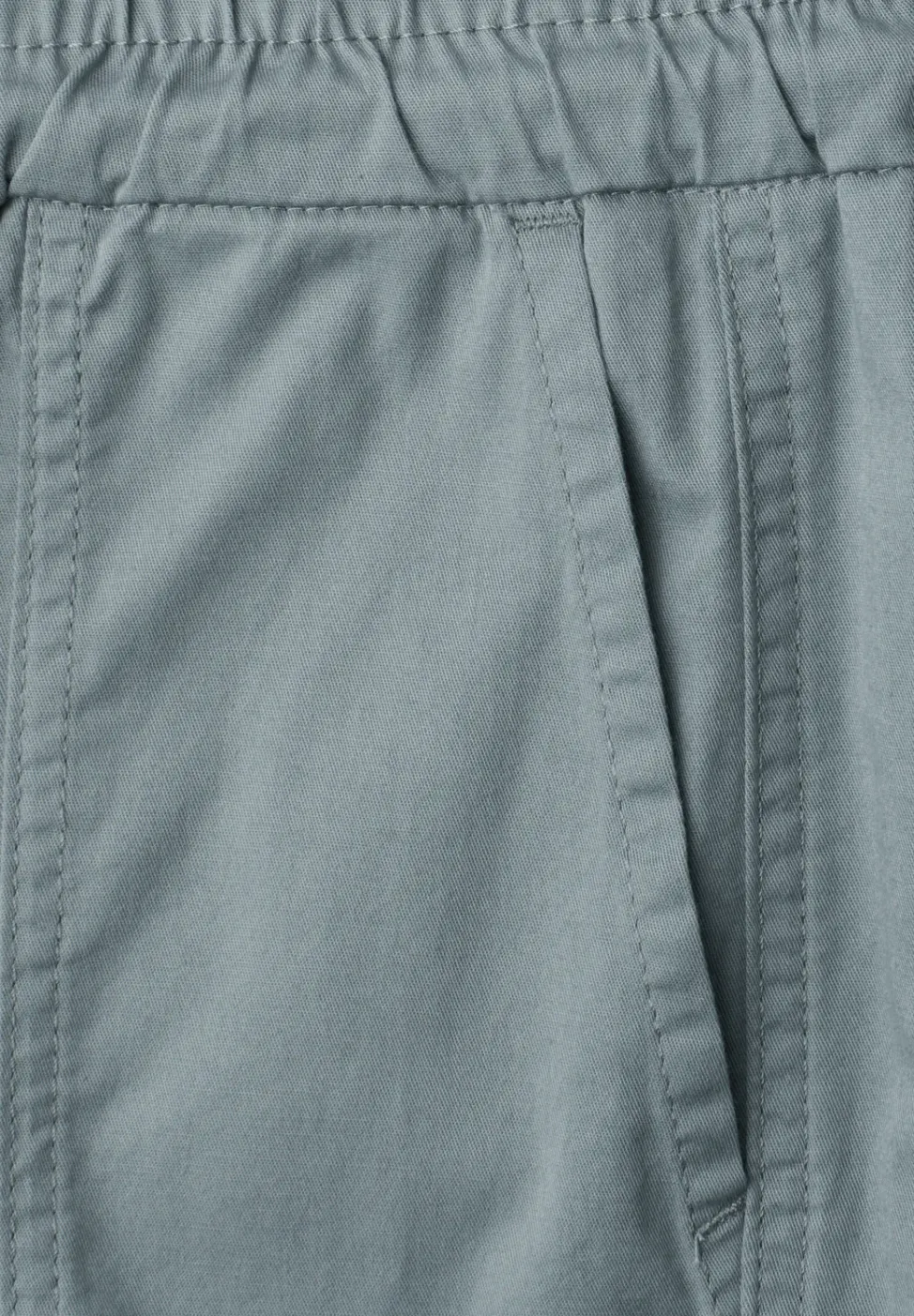 Slim Leg Hose in leichter Qualität
