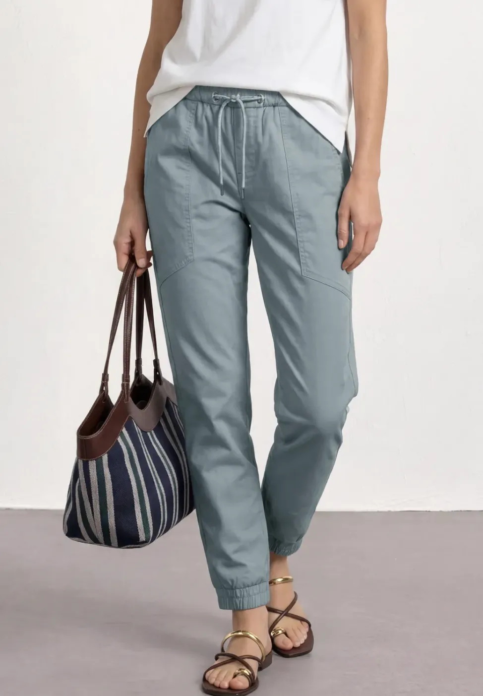 Slim Leg Hose in leichter Qualität