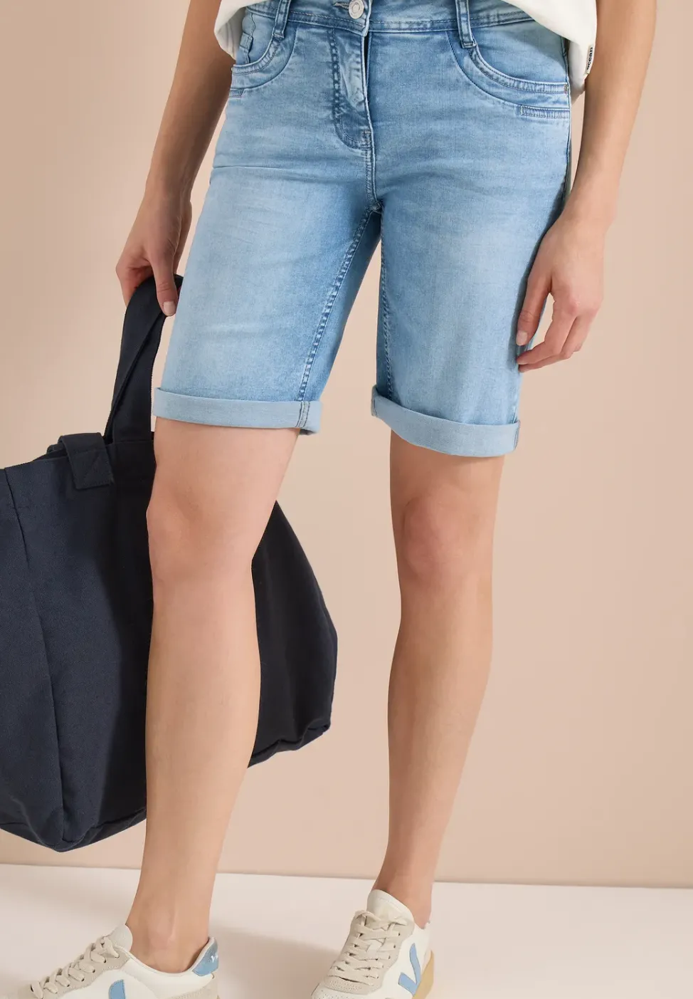 Slim Leg Jeansshorts im Casual Fit