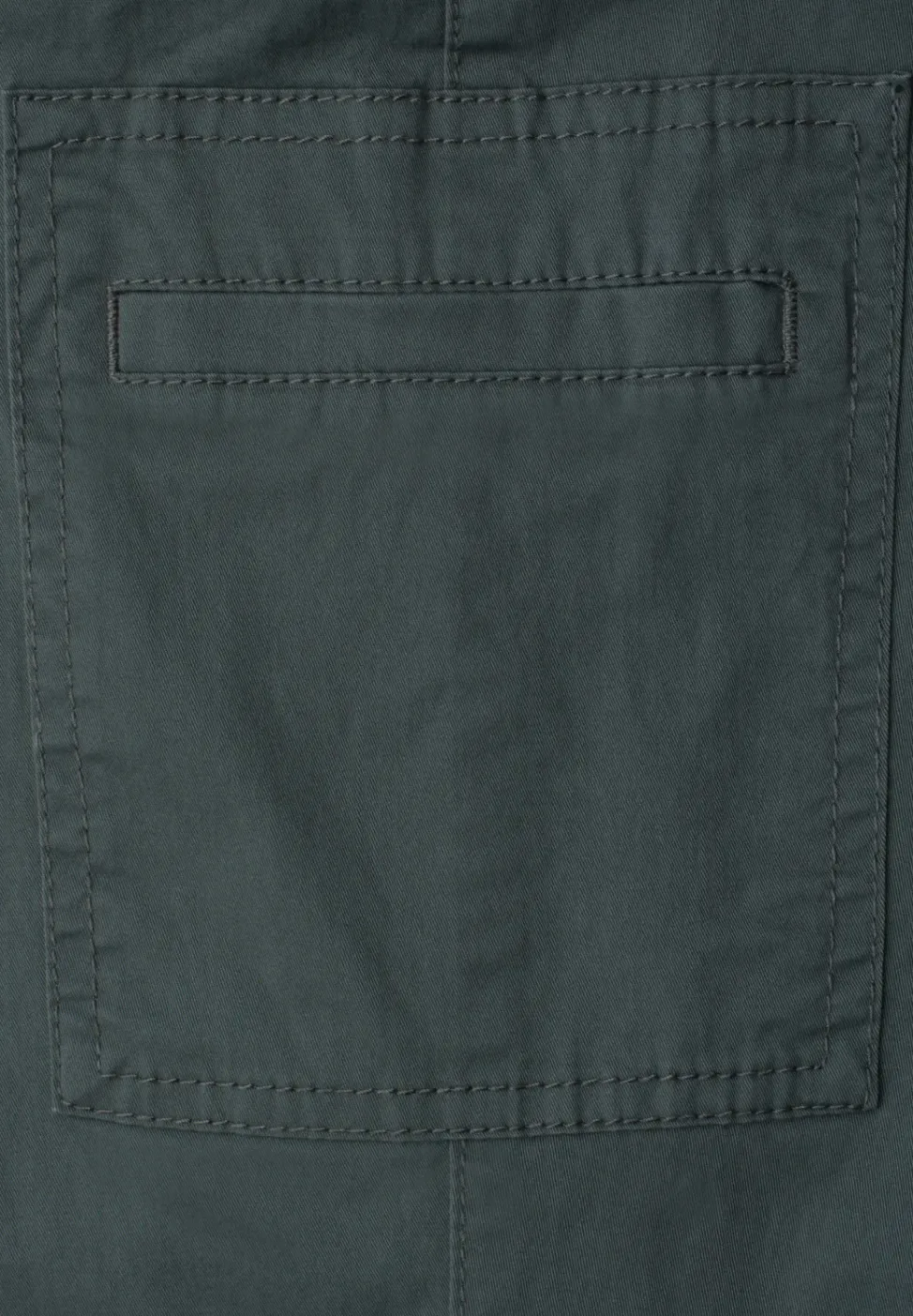 Slim Leg Chino mit Taschen im Cargo-Look
