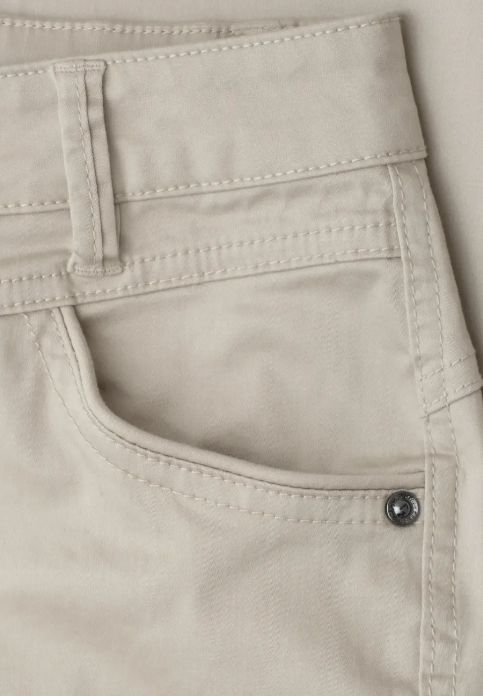 7/8 Slim Leg Hose im Satin-Look