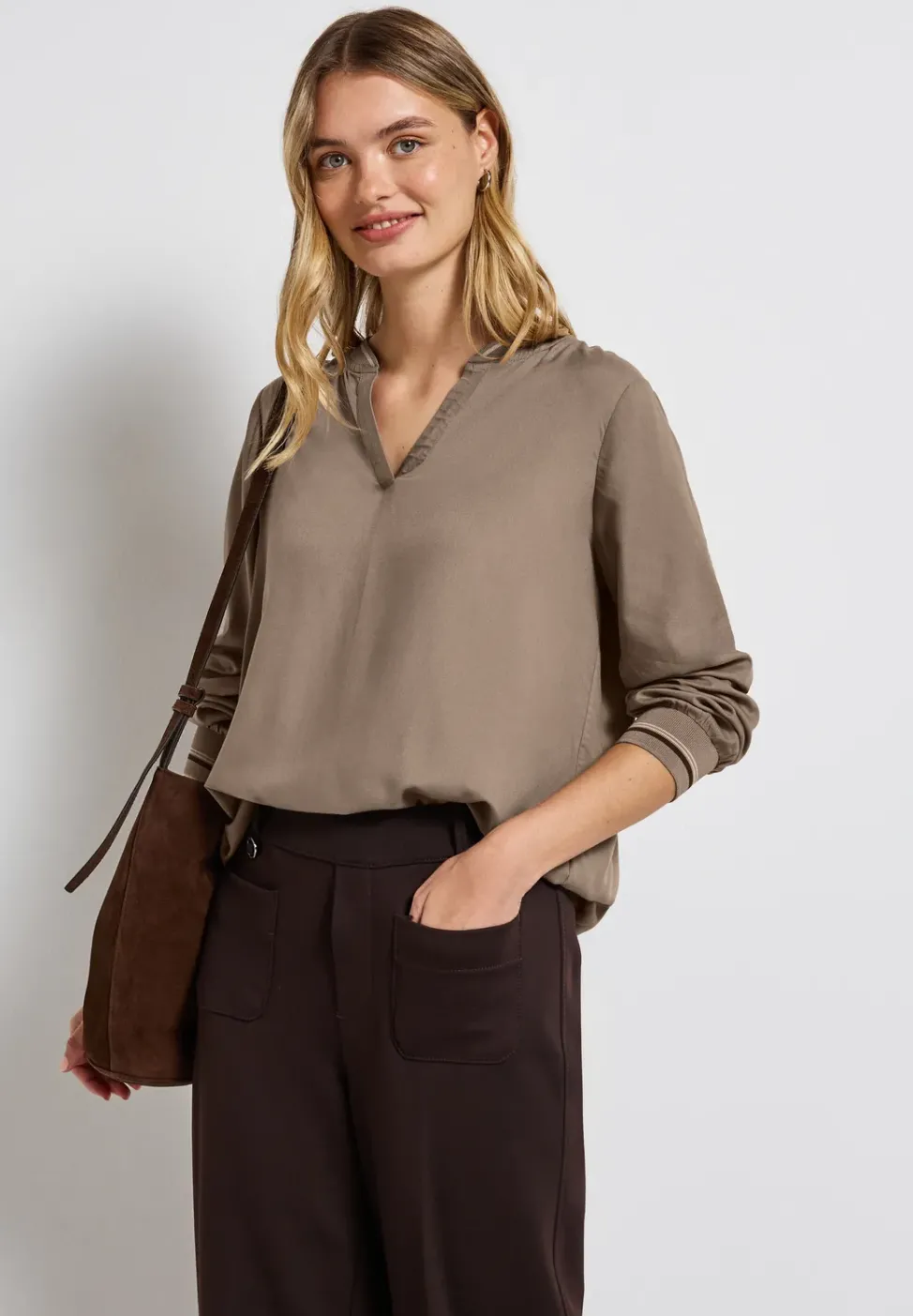 Split Neck Bluse mit Tape