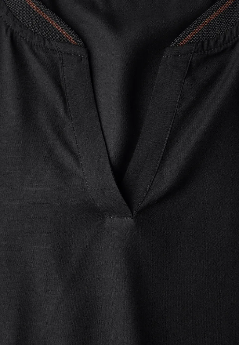 Split Neck Bluse mit Tape