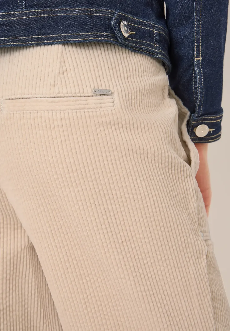 Sportive Loose Fit Cordhose