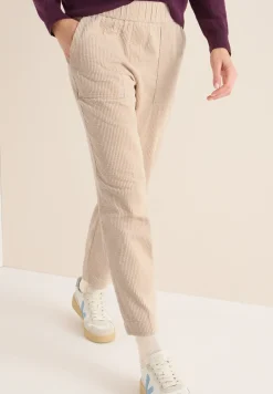 Sportive Loose Fit Cordhose