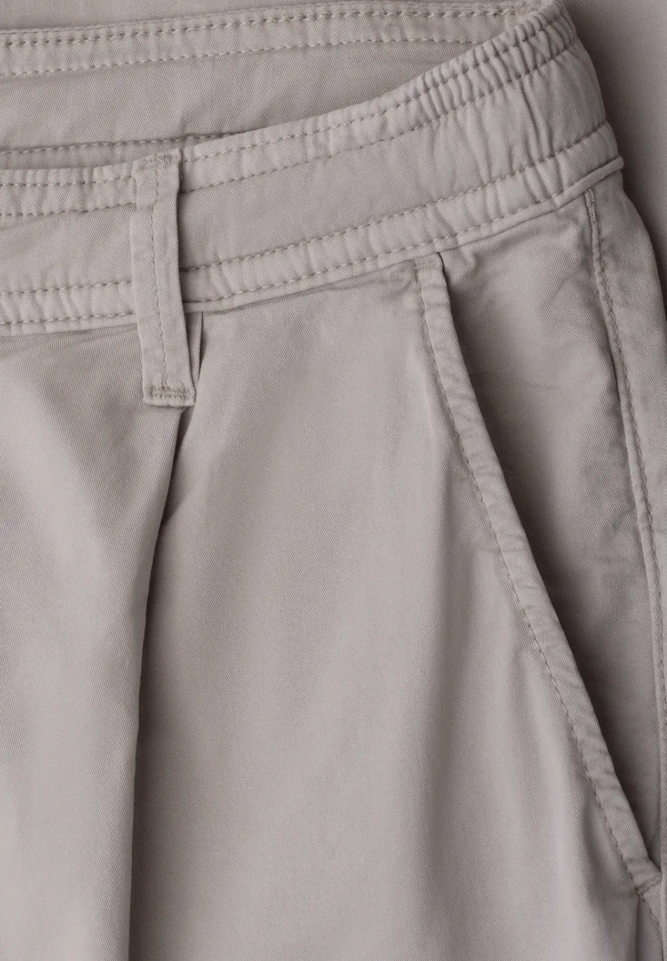 Straight Leg Chino in leichter Qualität