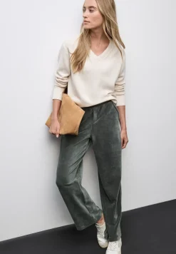 Straight Leg Cordhose