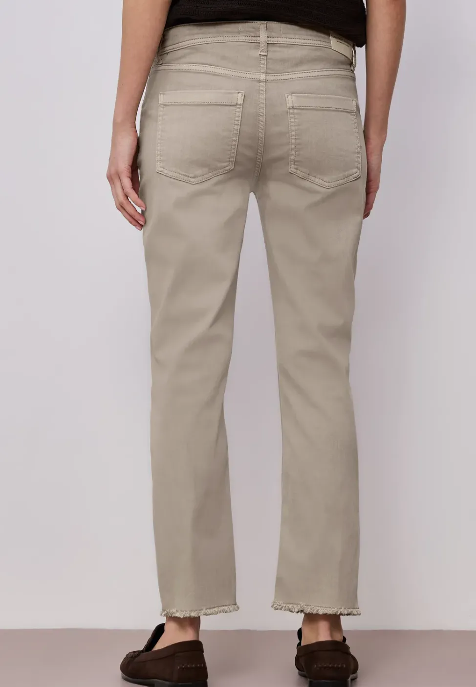 Straight Leg Jeans mit fransigem Saum