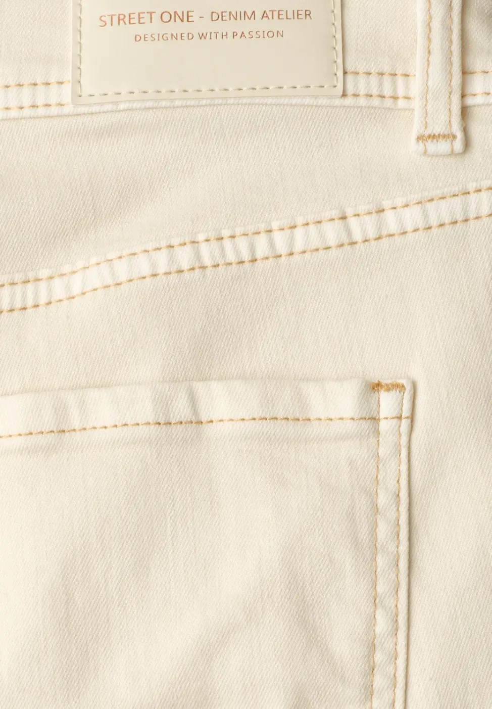 Straight Leg Jeans mit offenem Saum