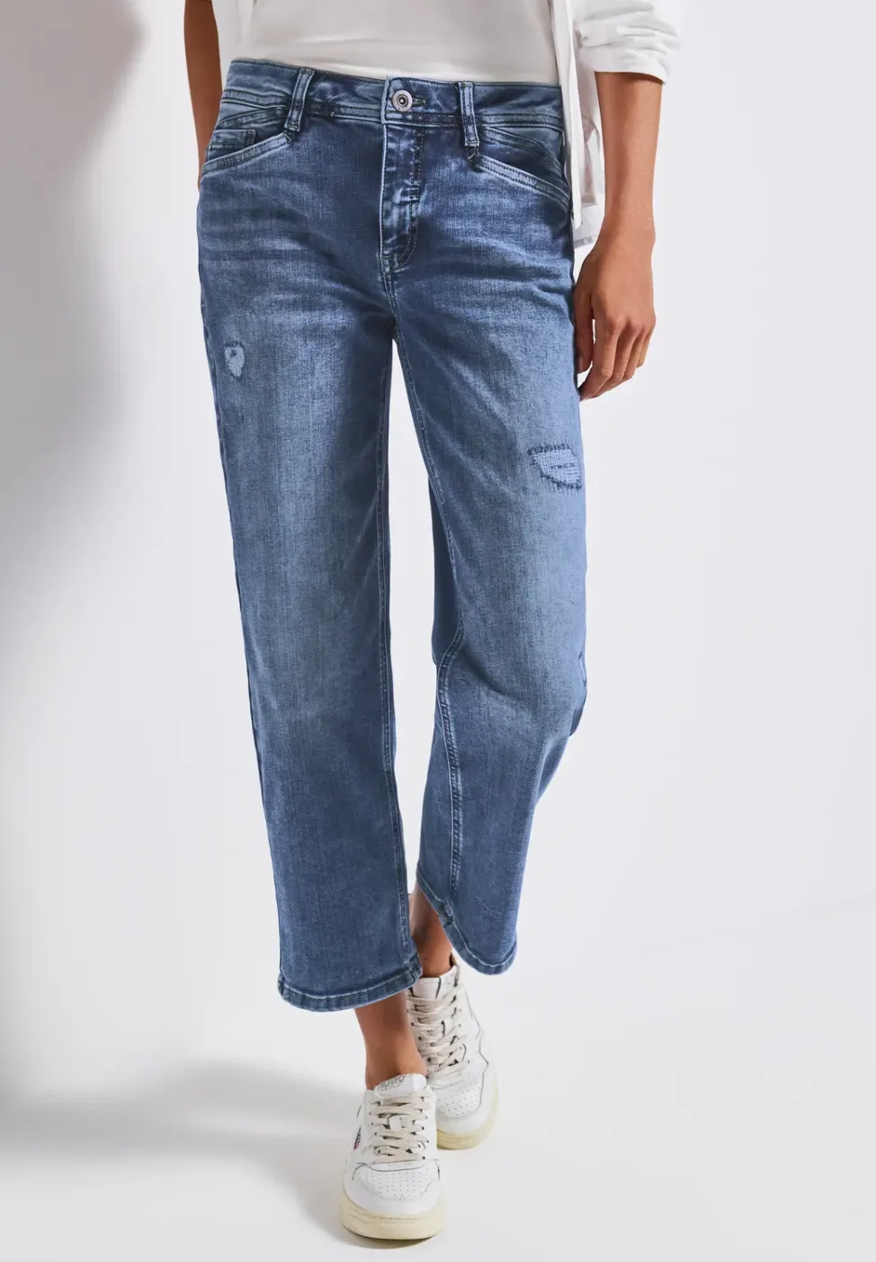Straight Leg Destroyed Jeans