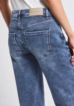 Straight Leg Destroyed Jeans