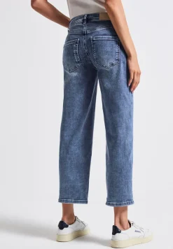 Straight Leg Destroyed Jeans