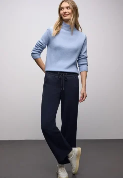 Straight Leg Hose