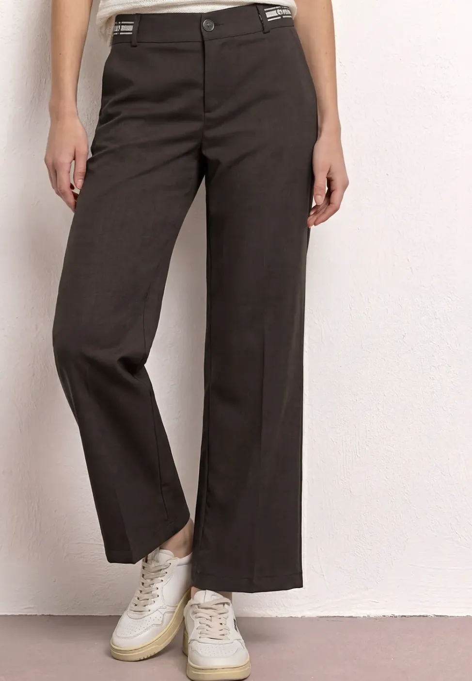 Straight Leg Hose mit Gürteldetails