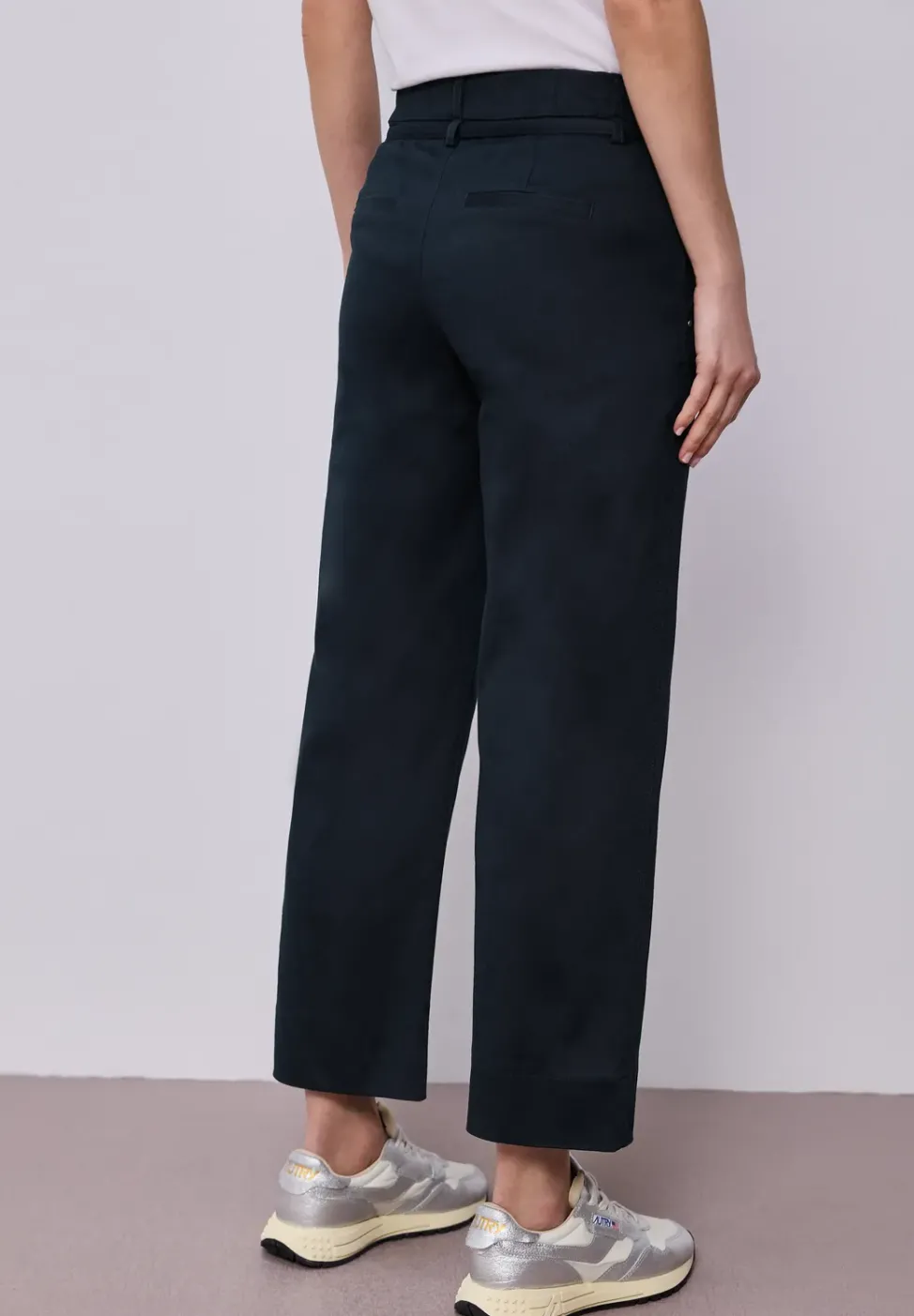 Straight Leg Hose mit Gürteldetail