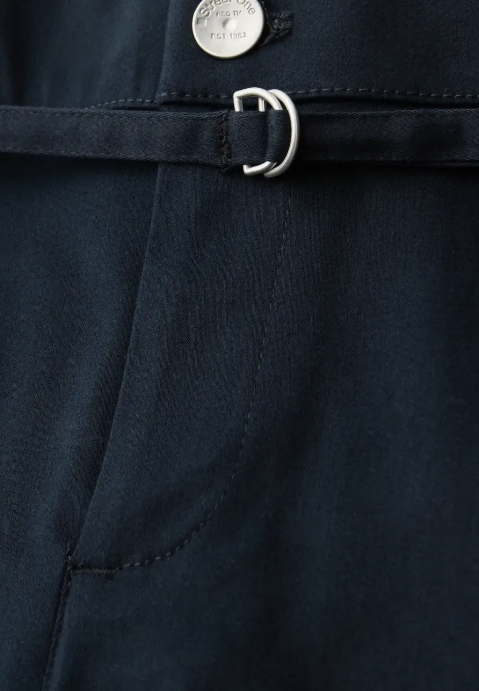 Straight Leg Hose mit Gürteldetail