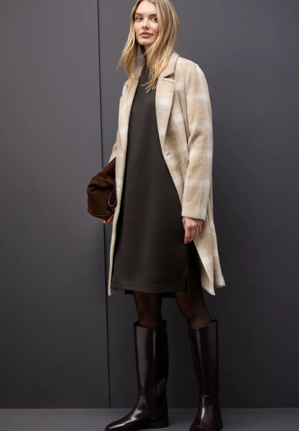 Sweat-Kleid mit Schlitzen