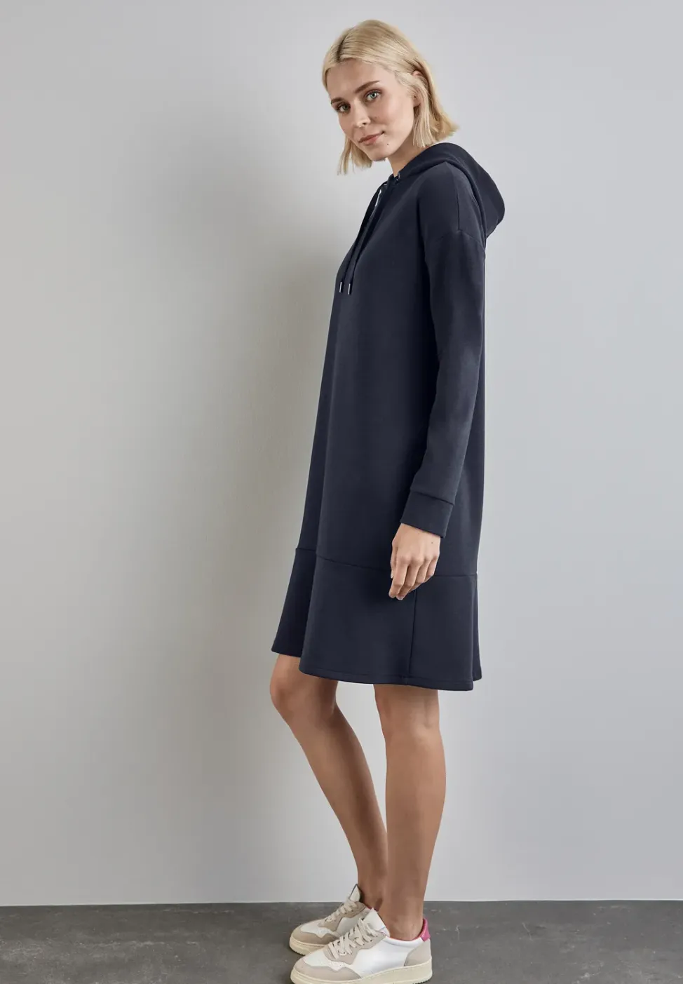 Sweatkleid mit Volant