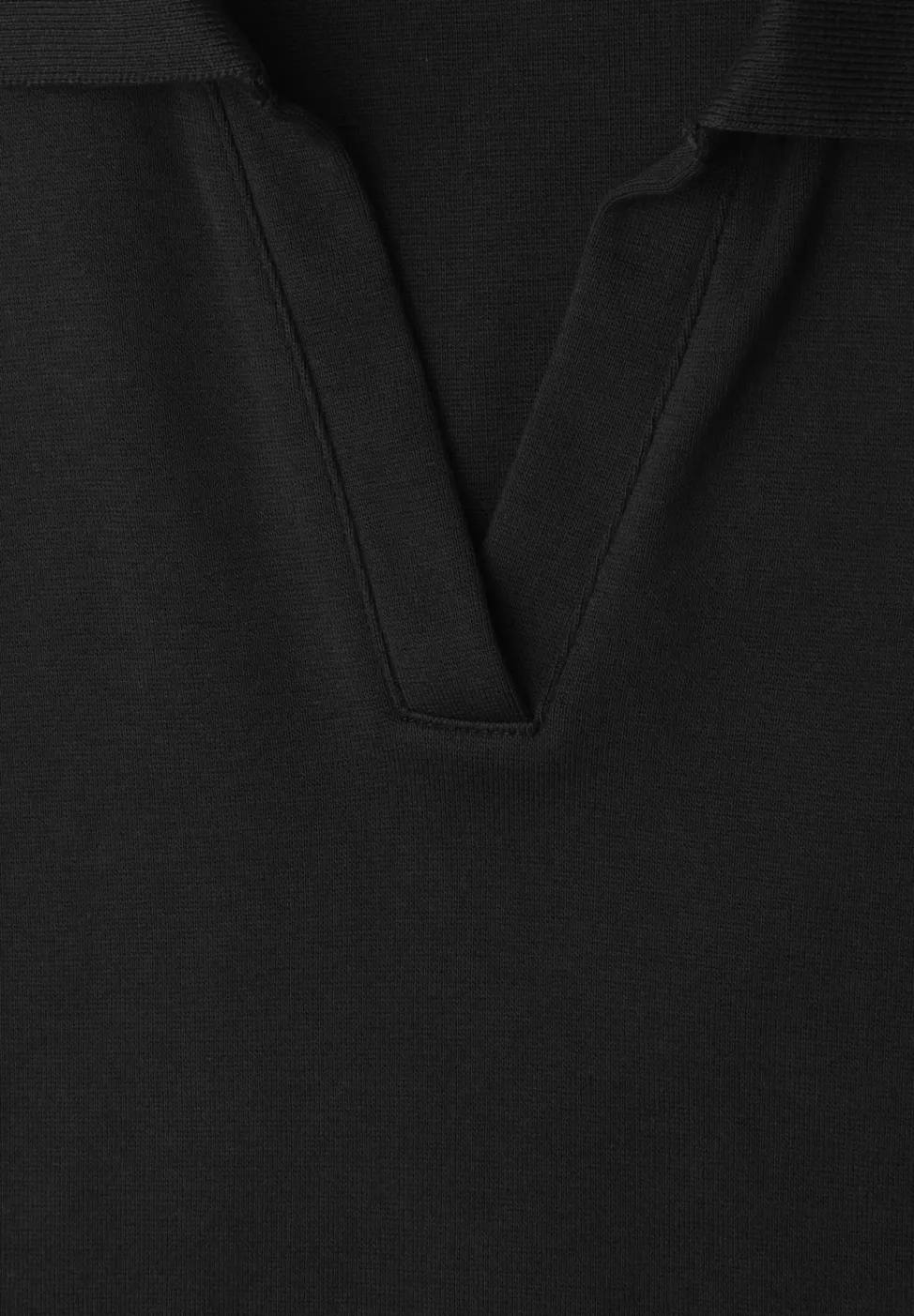 Top in Rippstruktur mit Polokragen