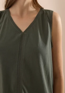 Top mit V-Neck und Crochet-Tape