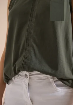 Top mit V-Neck und Crochet-Tape
