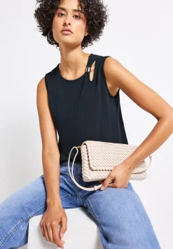 Top mit Cut-Out und Detail