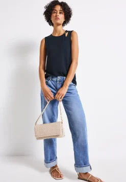 Top mit Cut-Out und Detail