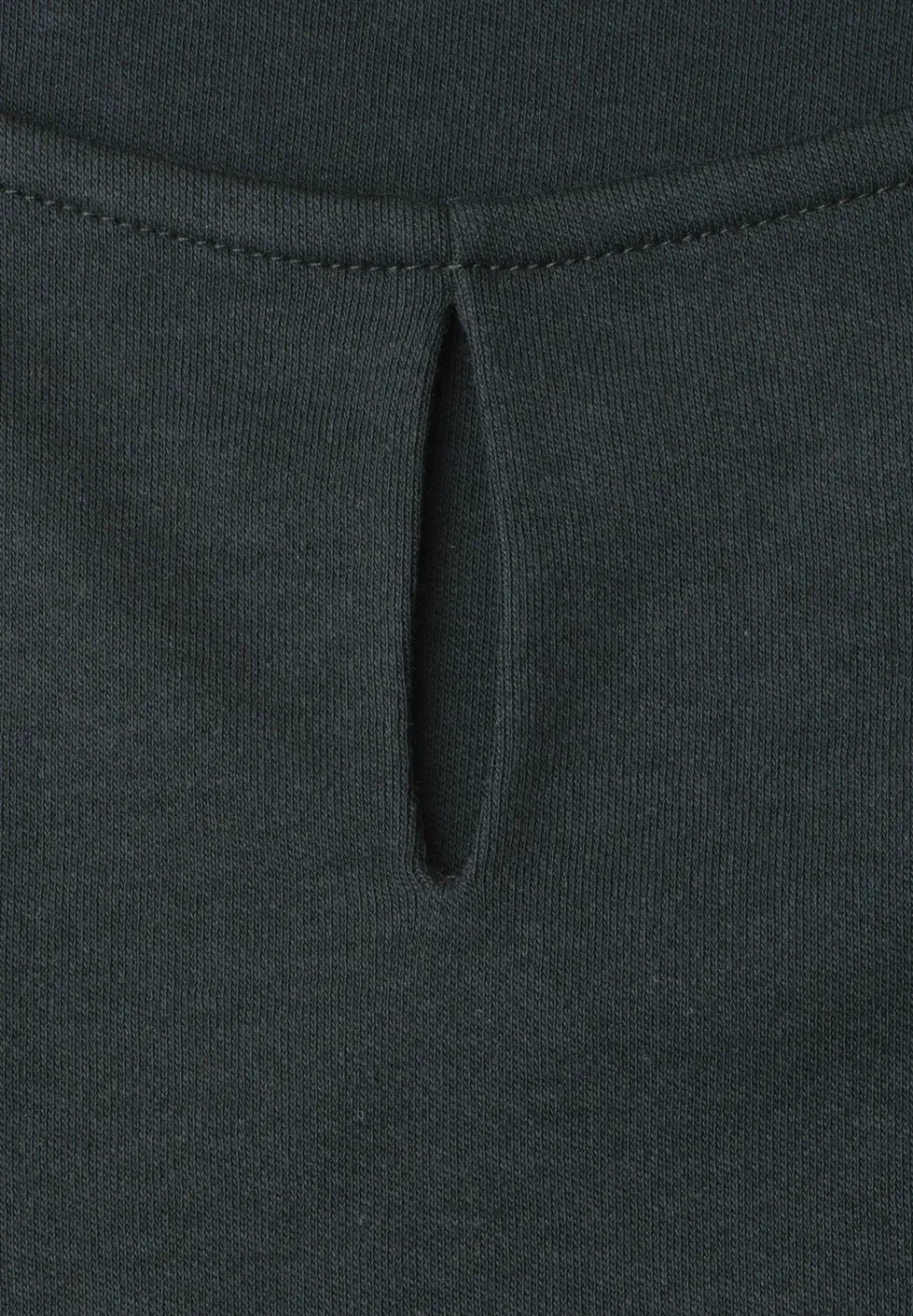 Top mit Rundhals und Cut-Out-Detail