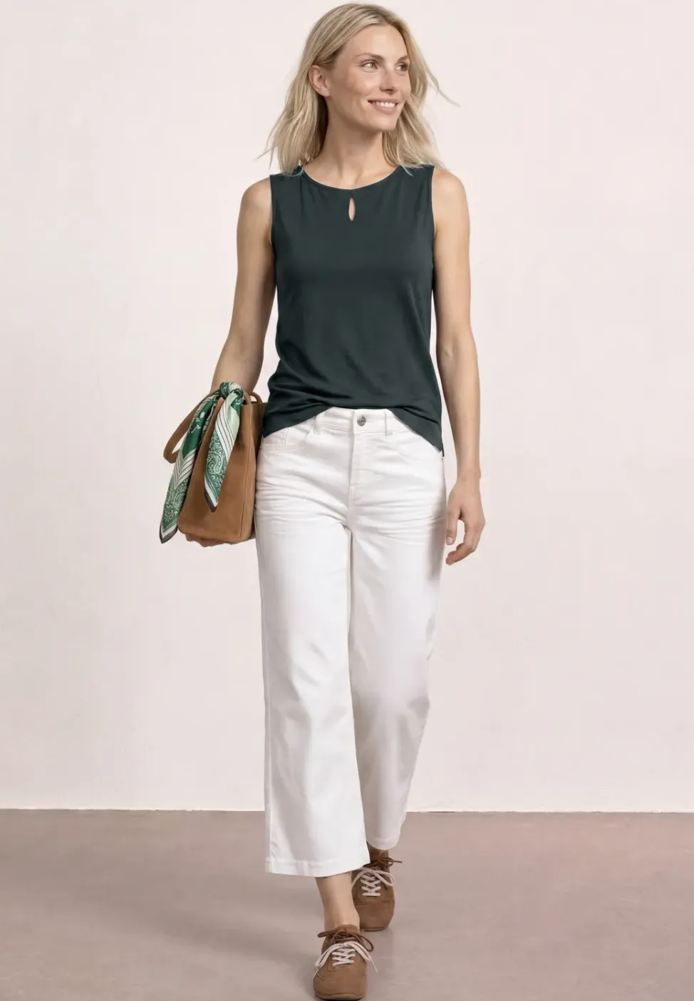 Top mit Rundhals und Cut-Out-Detail