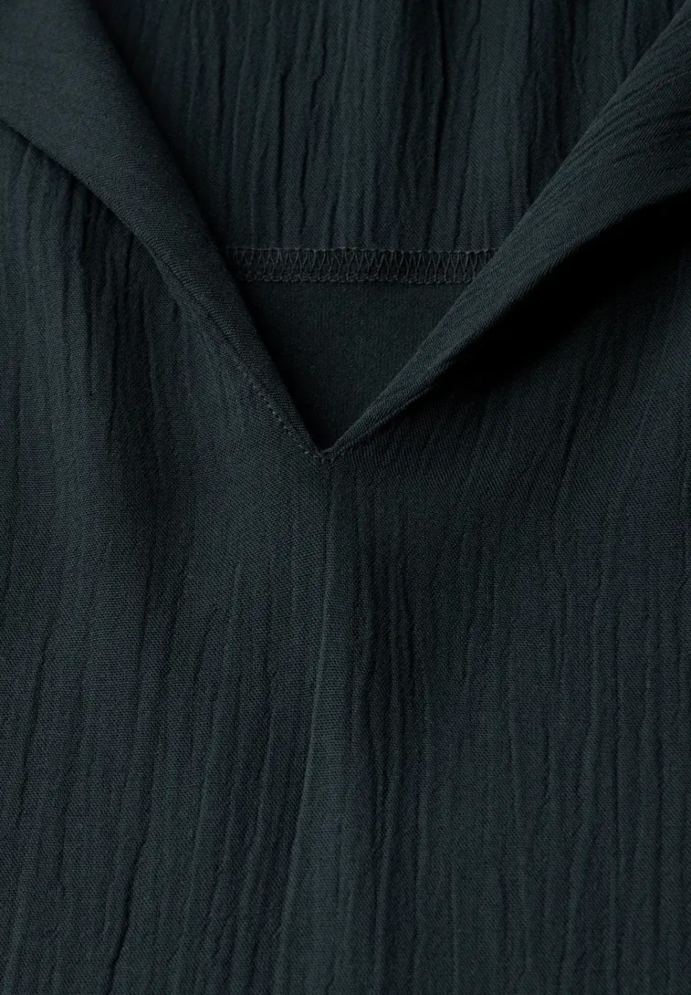 Top mit Split Neck