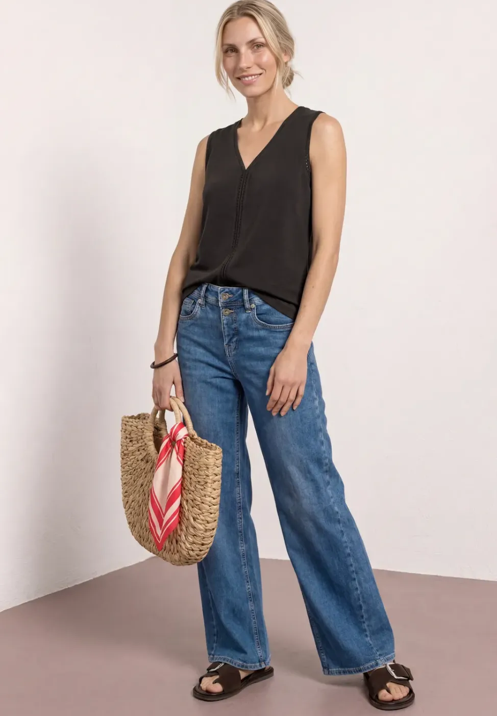 Top mit V-Neck und Crochet-Tape