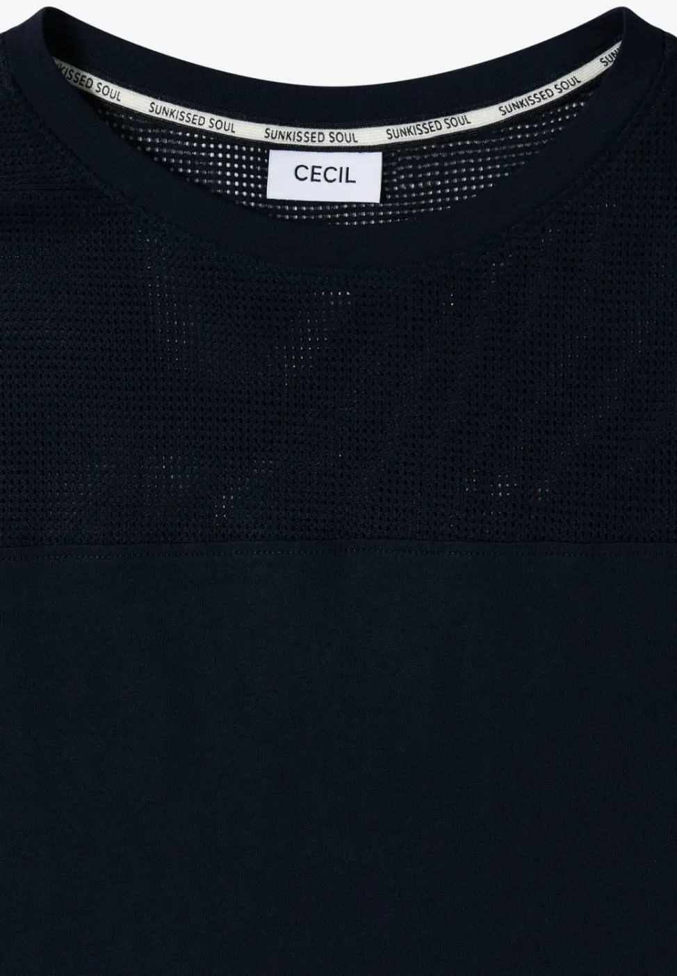 T-Shirt mit Boatneck und Mesh-Einsatz