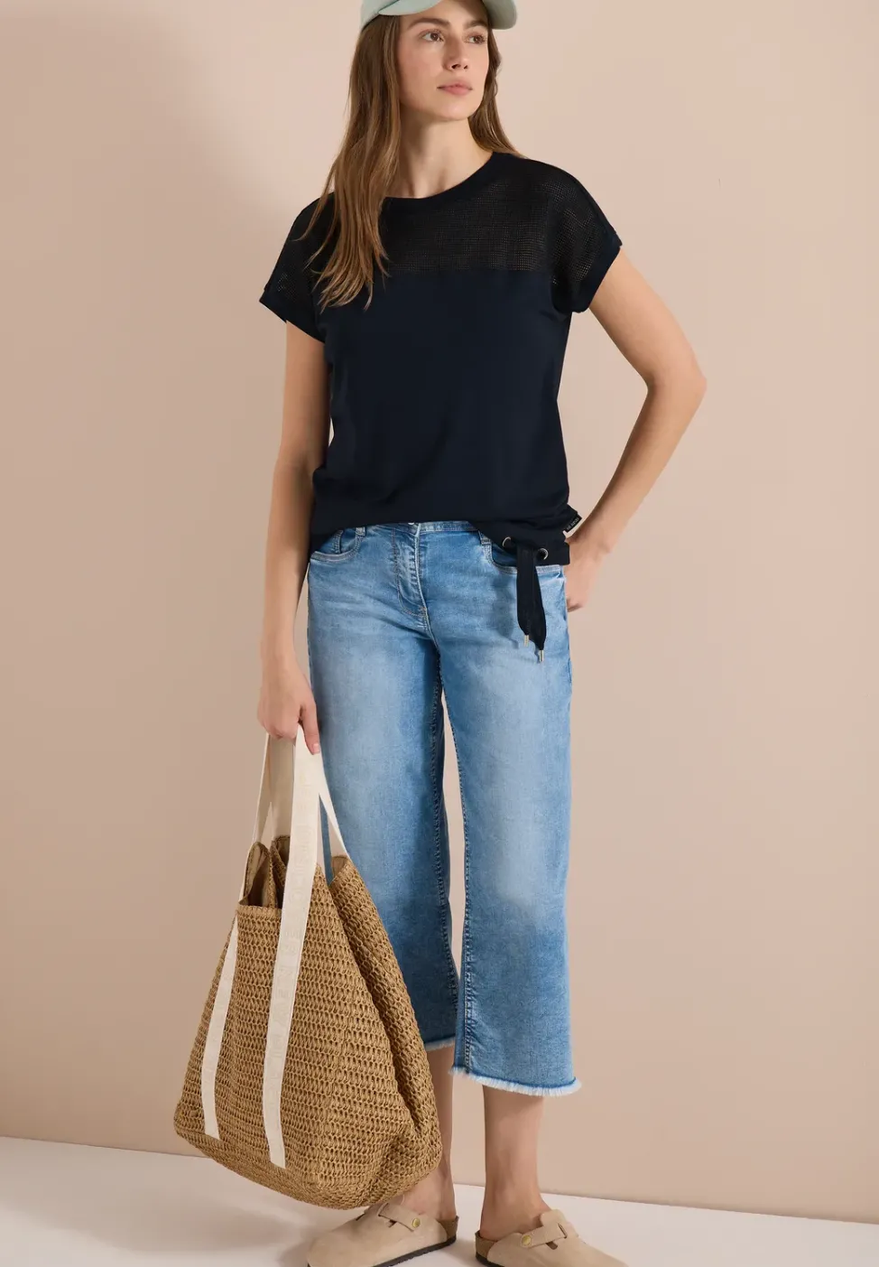 T-Shirt mit Boatneck und Mesh-Einsatz