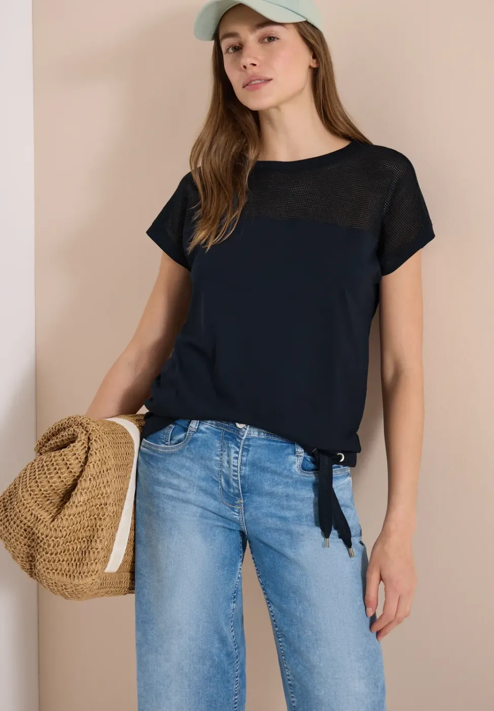 T-Shirt mit Boatneck und Mesh-Einsatz