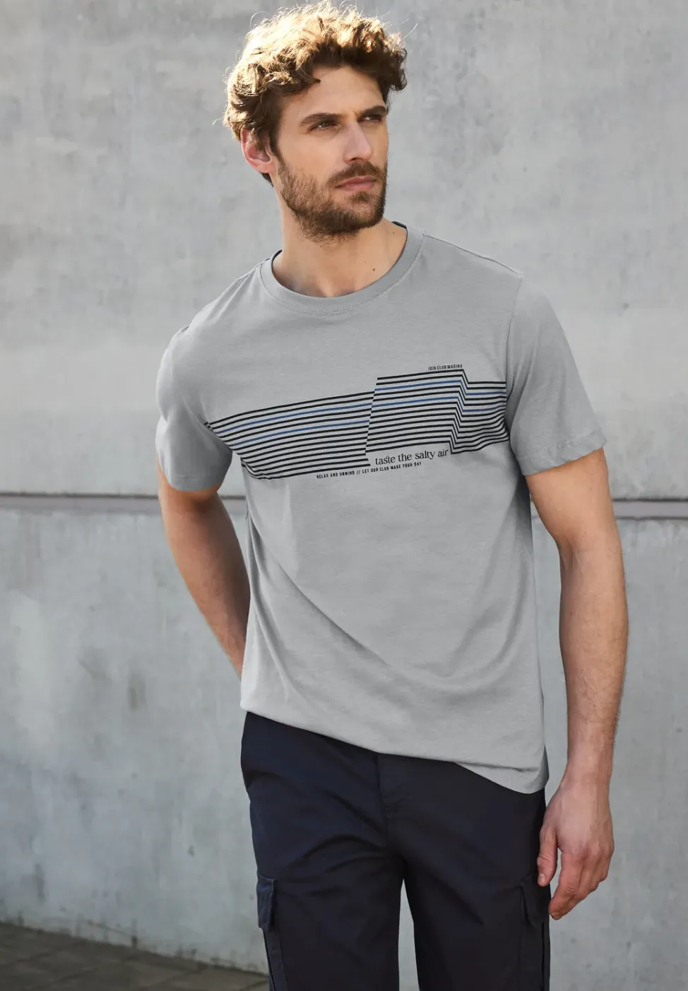 T-Shirt mit Chestprint