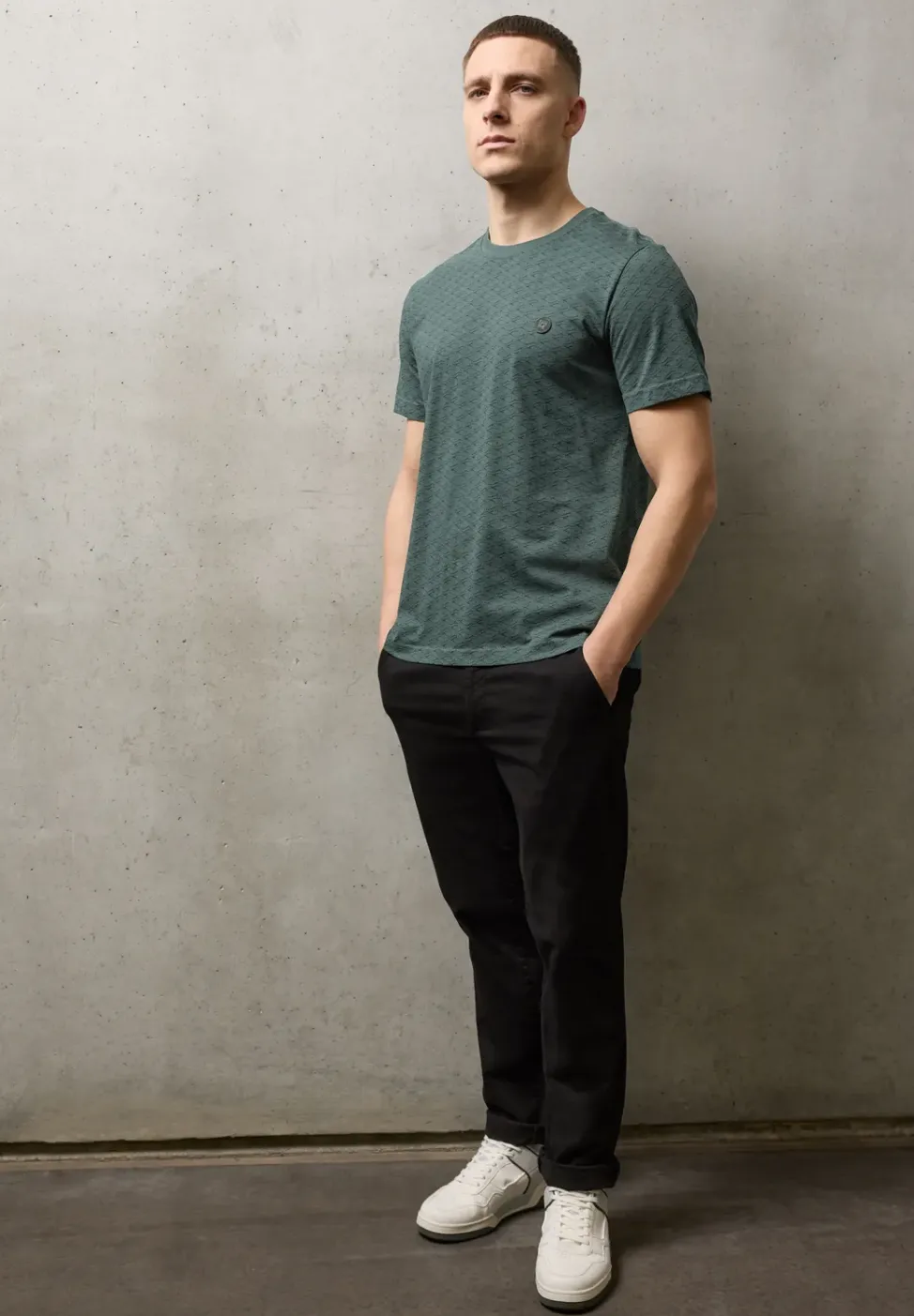 T-Shirt mit grafischem Minimal Print