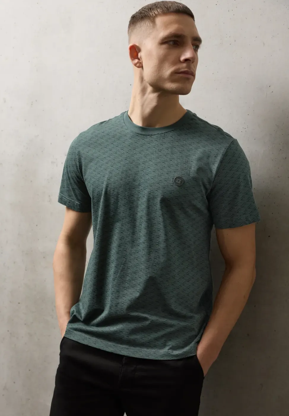 T-Shirt mit grafischem Minimal Print