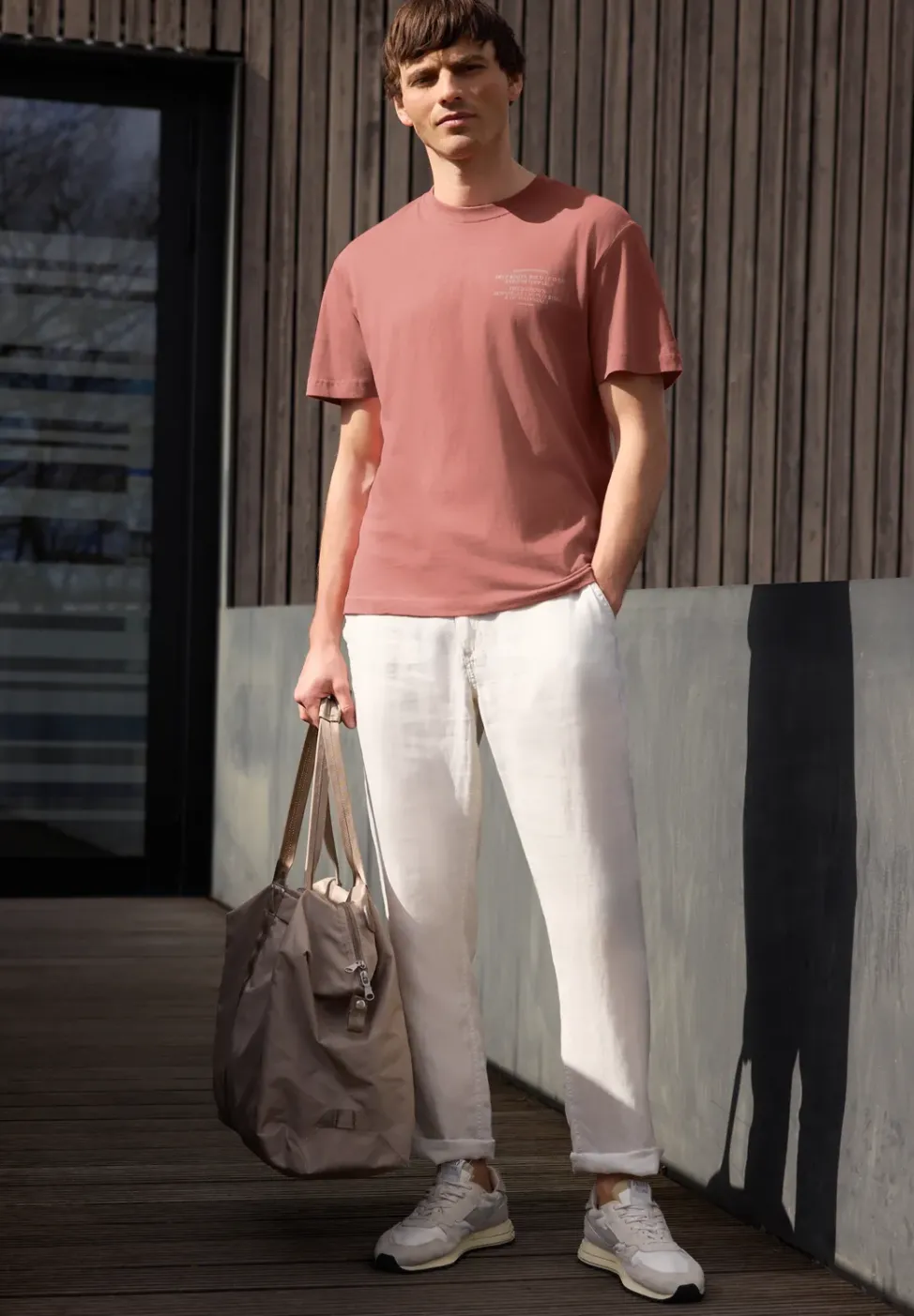 T-Shirt mit Rundhals und Chestprint