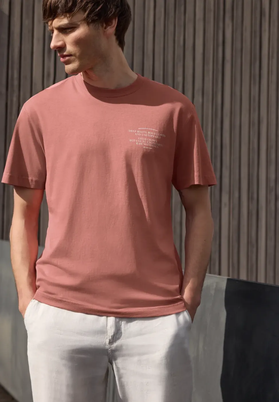 T-Shirt mit Rundhals und Chestprint