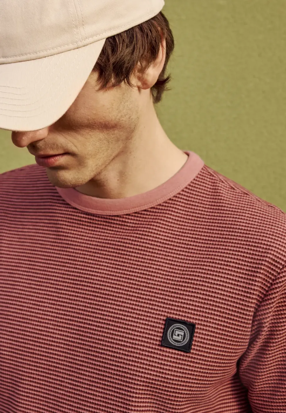 T-Shirt mit Rundhals und feinen Streifen